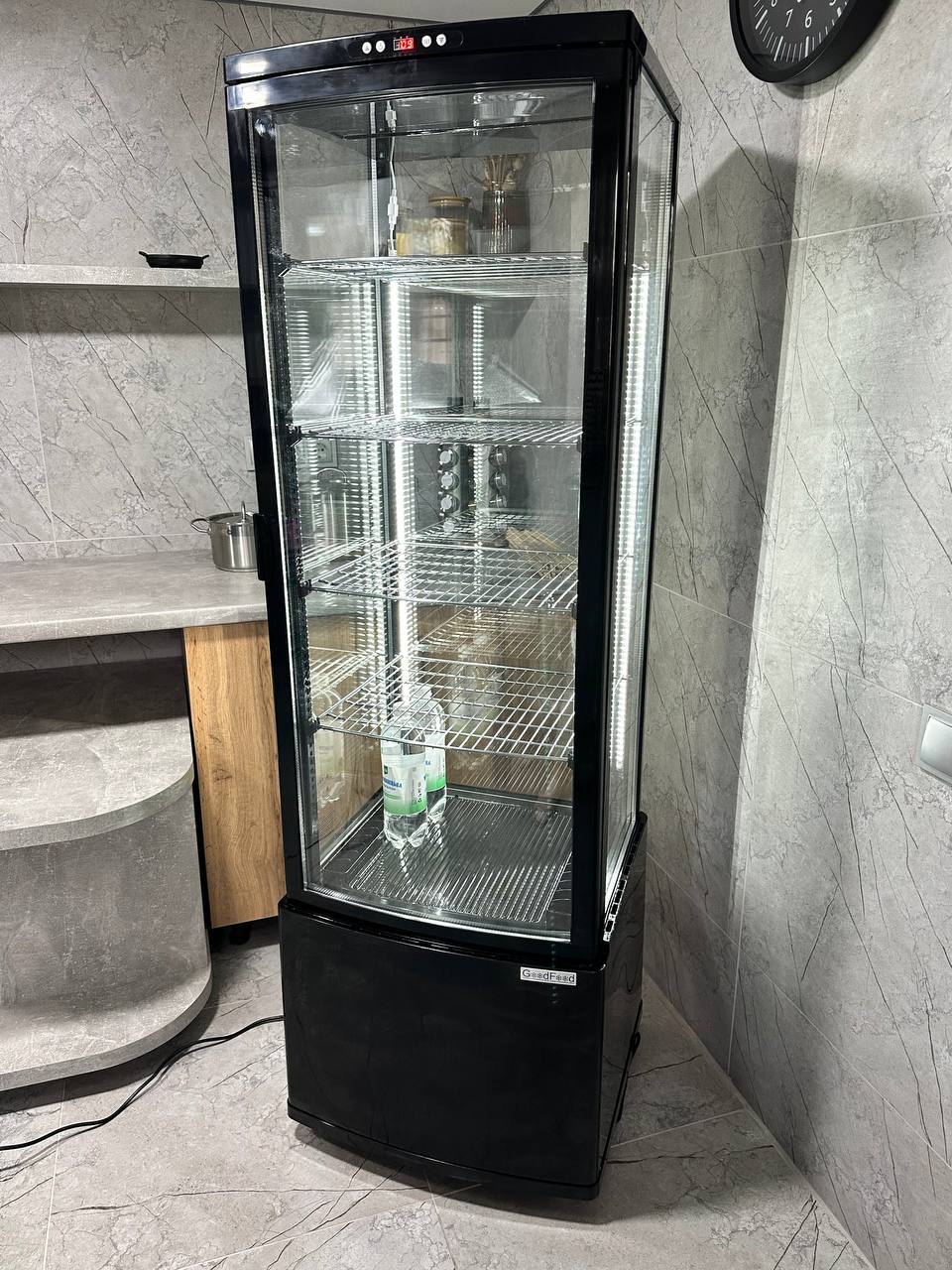Холодильна вітрина GoodFood RT235L3 чорна